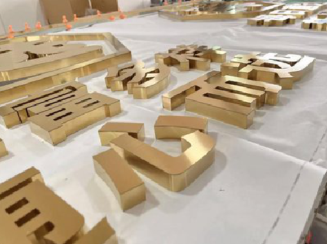 万载拉丝不锈钢字的特点。