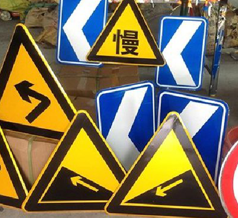 万载标识标牌中颜色的确定是很重要的。